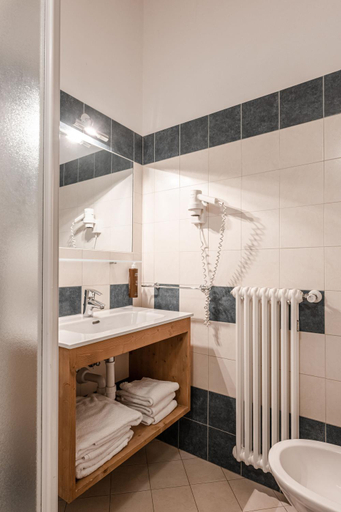 Bathroom 2, Gaia Residence Hotel, Trento