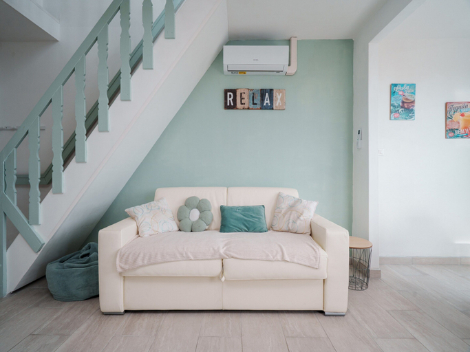 Living room 4, Light Filled Property Near Sea, Hérault