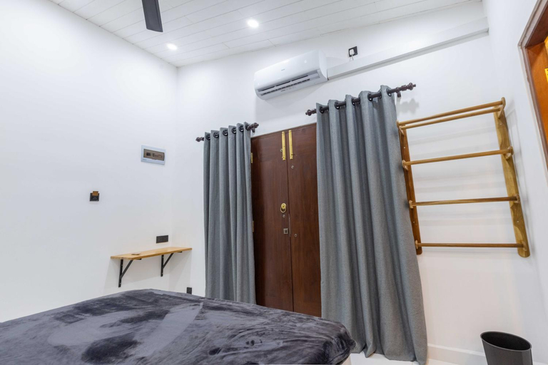 Bedroom 2, Mellow Yellow, Habaraduwa