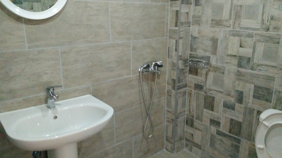 Bathroom 4, Hotel Sydney, Ionian Islands