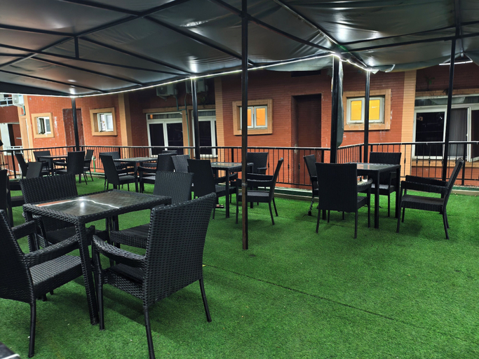 Outdoor dining 5, JUN YUE GRA Lagos hotel, Kosofe