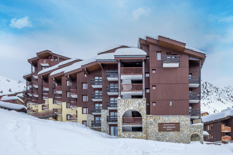 Exterior & Views