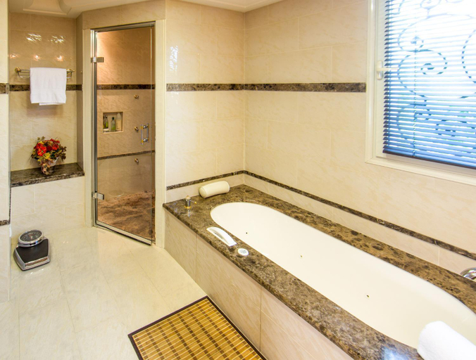 Bathroom 3, Stunning Villa with Large Pool, Billiard room and Mini-golf, Alpes-Maritimes