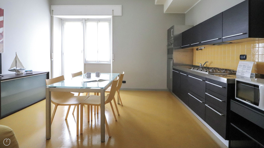 Interior 5, Italianway - Dogali 17, Genova