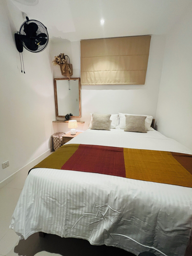 Room 5, C-5 Oceanfront Condos, Galle Four Gravets