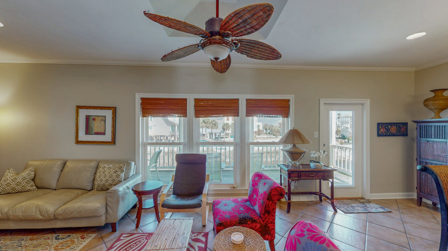 Living area 5, Amazing 5-bedroom Home With Incredible Views From 4 Balconies, Baldwin
