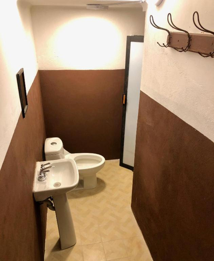 Bathroom 4, RMS Hostal - WTC, Mexico City