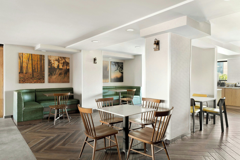 Food & Drinks 5, Fairfield by Marriott Inn & Suites Charleston Downtown, Charleston