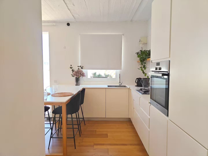 Private kitchen, Cozy Penthouse w Terrace & Outdoor