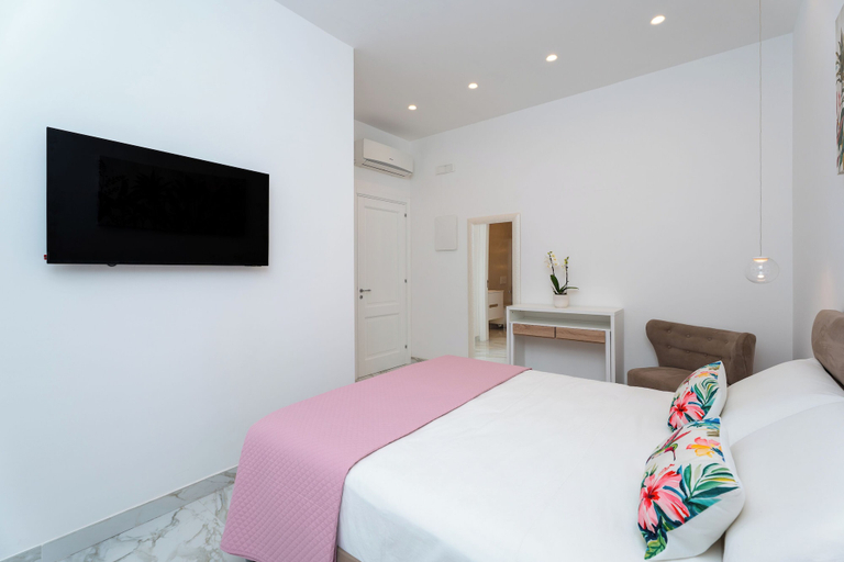 Room 4, YourHome - Maremi Apartment, Napoli