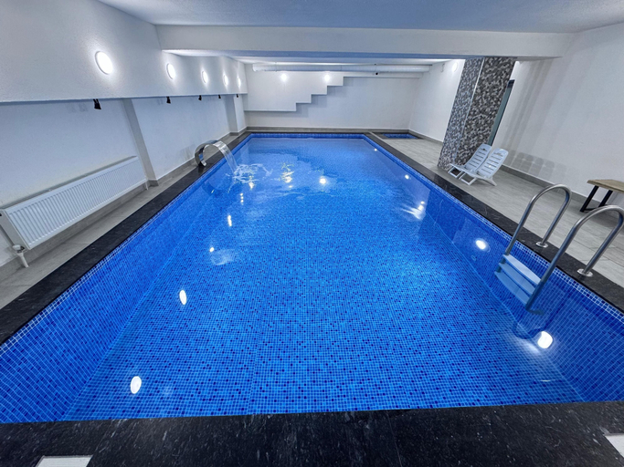 Pool 4, The montana city hotel, Merkez