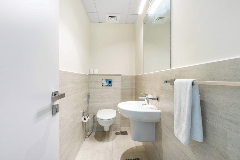 Room 2, Silkhaus Chic 1bdr in Oasis Tower Masdar City, Abu Dhabi City