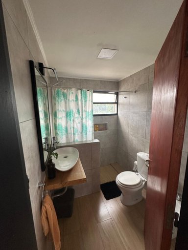 Bathroom 3, Travesia Sur Hostel, Bariloche
