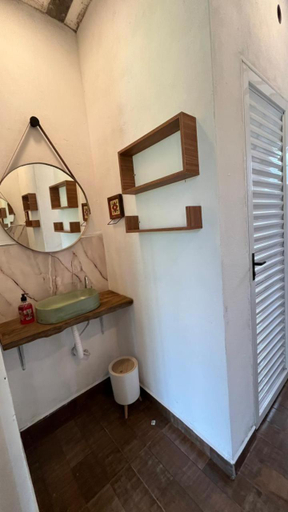 Bathroom 2, Complexo Luquinha, Delfinópolis