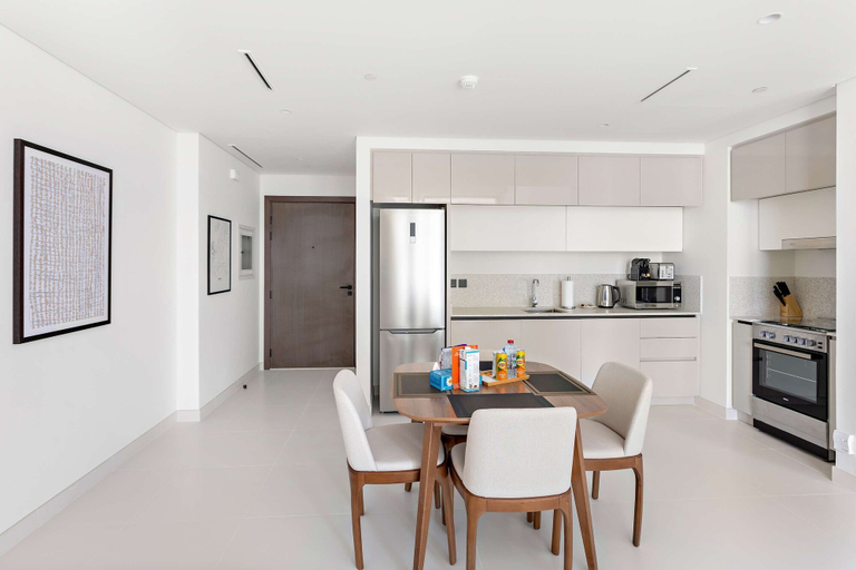 Room 5, Silkhaus 1bdr w Beach Access Marina Vista, Dubai