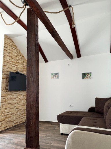 Bedroom, Brvnara Ruza Rumena, Mionica