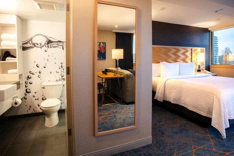 Bedroom 2, Blue Horizon Hotel, Greater Vancouver