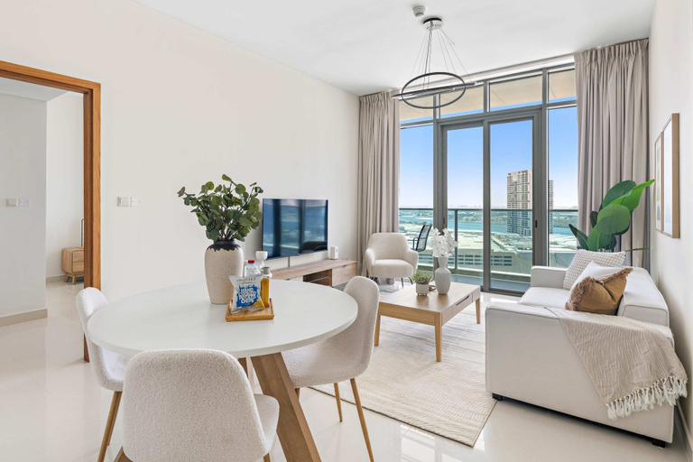 Room 3, Silkhaus 2bdr in Julphar Tower Near Reem Park, Abu Dhabi City