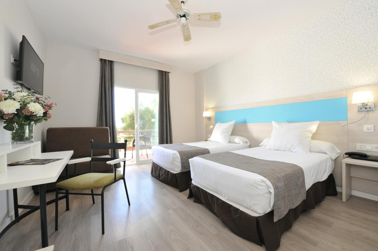 Bedroom 2, Hotel Salobrena, Granada
