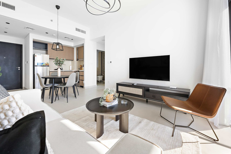 Room 4, Silkhaus Stylish 1BR Pool Gym Burj Crown, Dubai