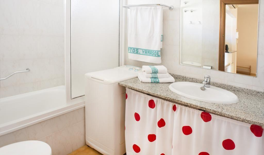 Bathroom 2, Apartamentos Turisticos Yamasol, Málaga
