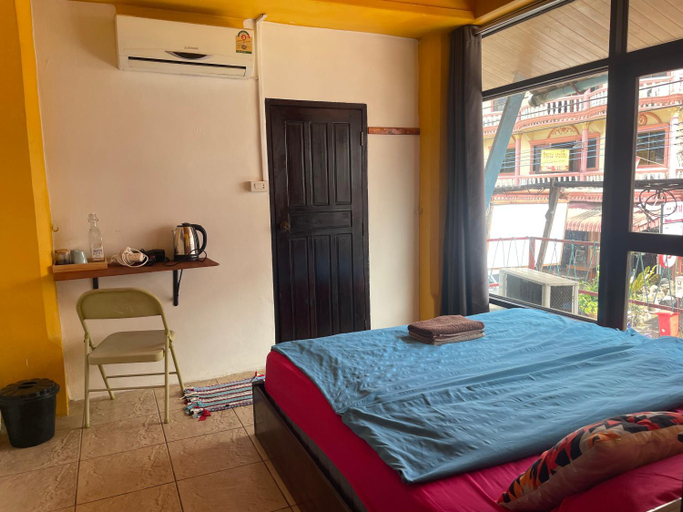 Bedroom 2, Over the Moon hostel, Houixai