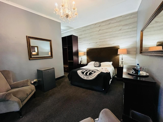 Bedroom 3, The Halfway House Hotel, Frances Baard