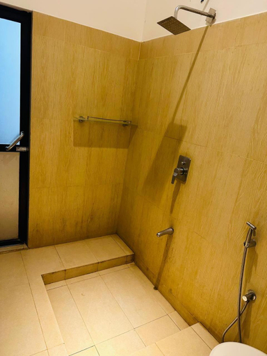 Shower 5, Sharta Yala, Thissamaharama
