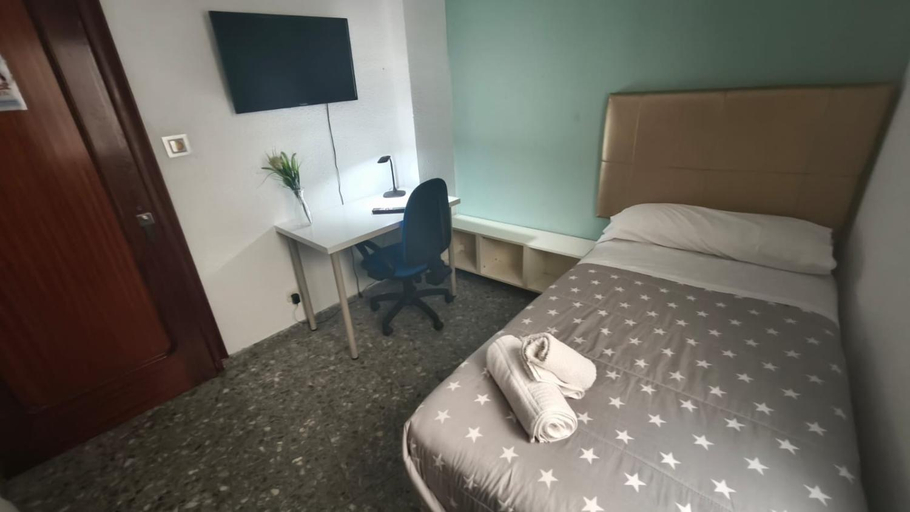 Bedroom 2, Piso DELYRENT, zona CorteIngles climatizado, Jaén