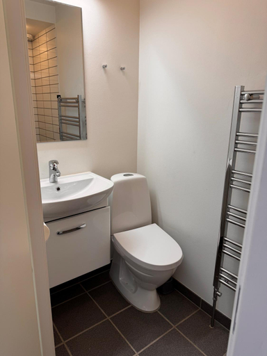 Bathroom 2, Jysk bed and no breakfast, Ikast-Brande