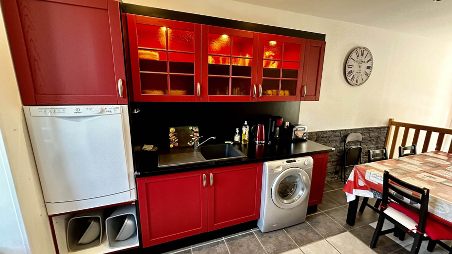 Private kitchen 2, 2-bedroom Valley View Duplex, Puy-de-Dôme