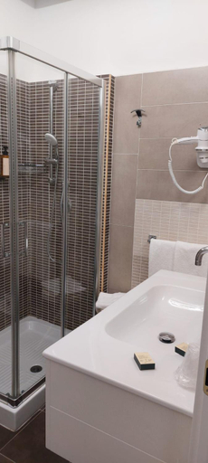 Bathroom 5, Hotel Sicilia, Enna