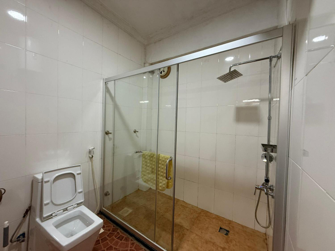 Bathroom 4, Isamilo Grand Hotel, Nyamagana