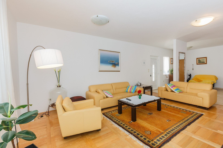 Others 3, House Sanda, Supetar