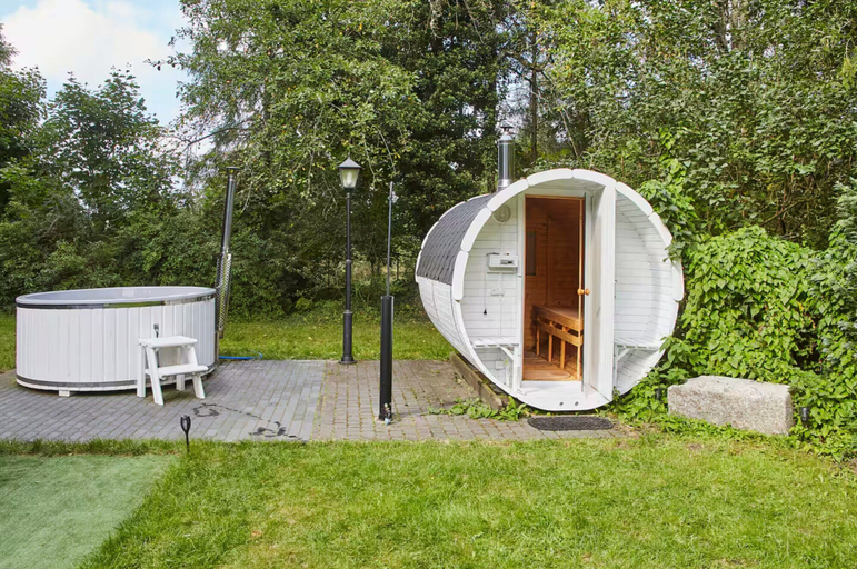 Sauna 4, Comfortable Holiday Home, Pool, Sauna, Jacuzzi, Lębork