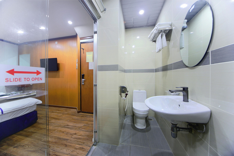 Bathroom 4, Chimera Hotel, Kota Kinabalu