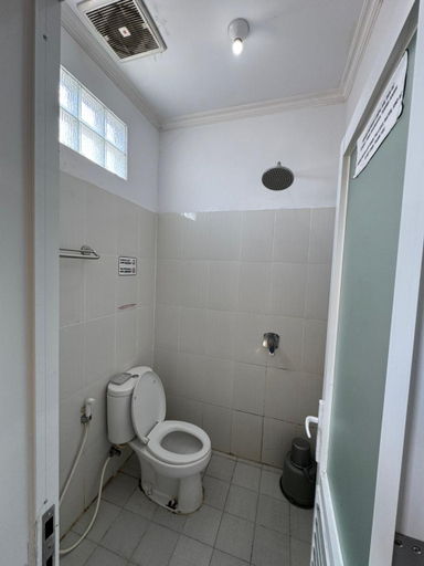 Bathroom 4, Mater Dei Homestay, Berau