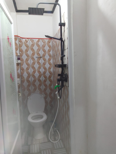 Bathroom 5, Getrudis Guest House, West Manggarai