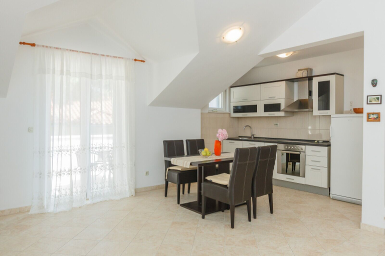 Others 4, House Sanda, Supetar