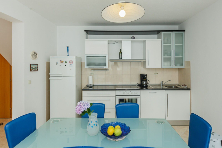 Others 5, House Sanda, Supetar