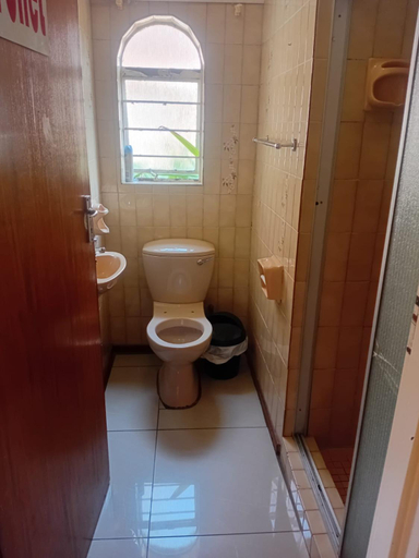 Bathroom 4, Happy Stay Guest House Mafikeng, Ngaka Modiri Molema