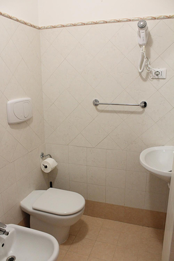 Bathroom 2, Agrimar 2, Rome