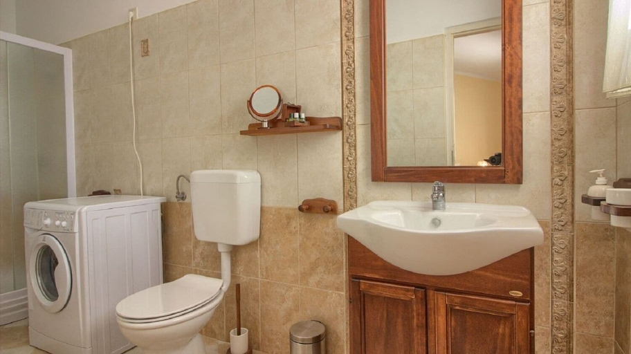 Bathroom 2, House Kova, Ližnjan