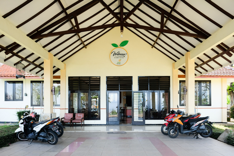 Exterior & Views 2, RedDoorz @ Jestro Guest House Batu, Malang