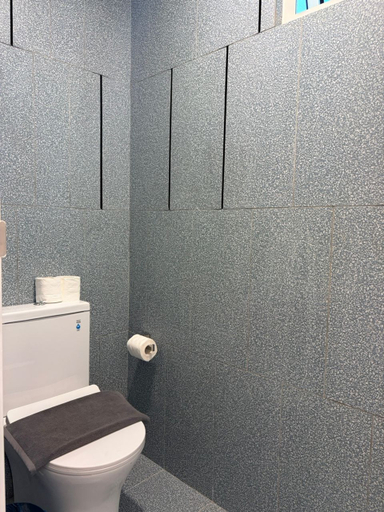 Bathroom 5, Stallionz by Mana Mana, Kinta