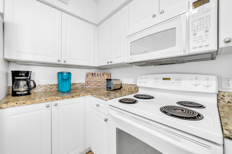 Private kitchen 5, Emerald Beach 1928, Bay