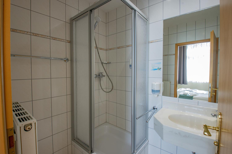 Bathroom 3, Ferien Hotel Villa Sudharz, Nordhausen
