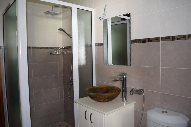 Bathroom, Lotus Villa, Black River