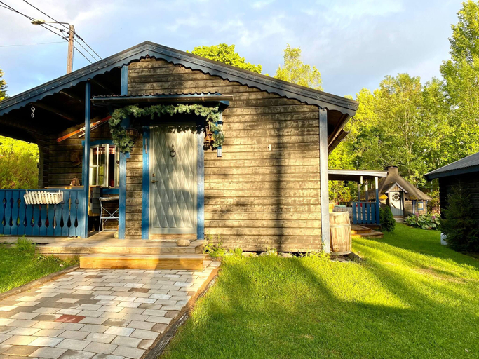 3, Nice cozy cottage with fireplace, barbecue hut and wood sauna, Ockelbo