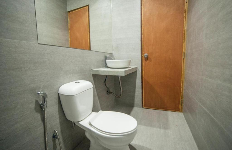 Bathroom, Island Scuba